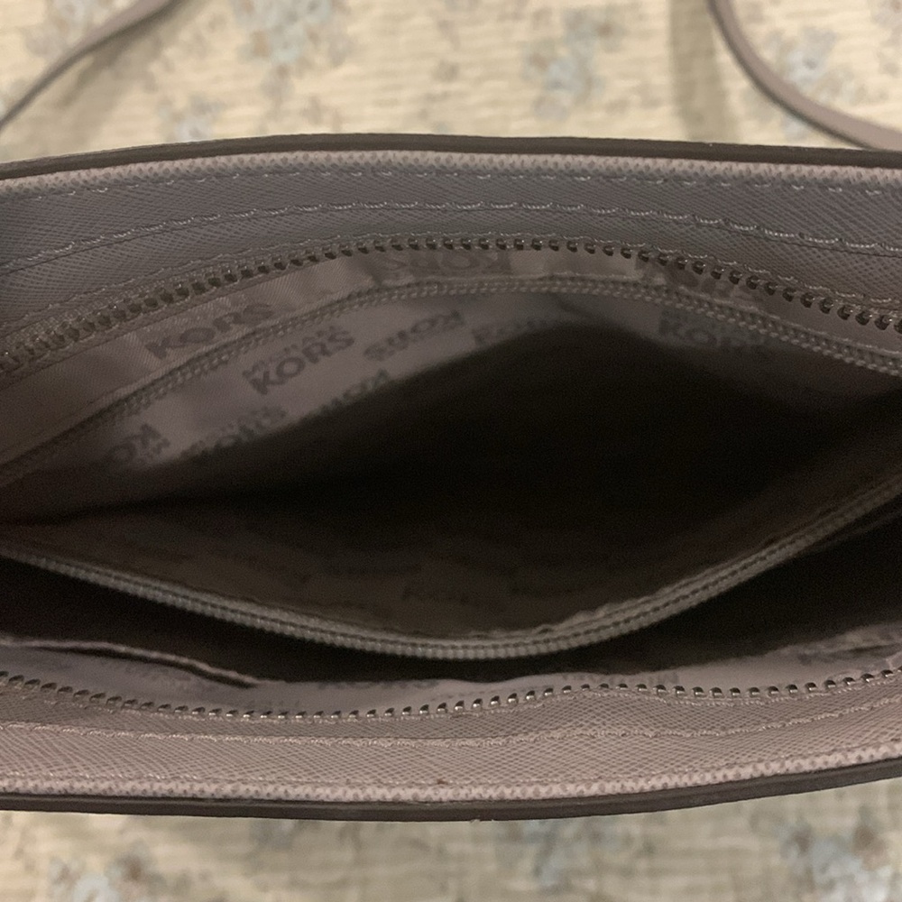 Michael Kors Crossbody Messenger Bag NWOT Gray Saffiano leather phone pocket+ - Picture 7 of 12